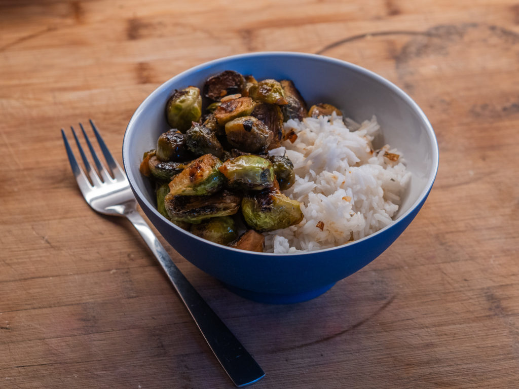 Bol de chou de bruxelles et riz